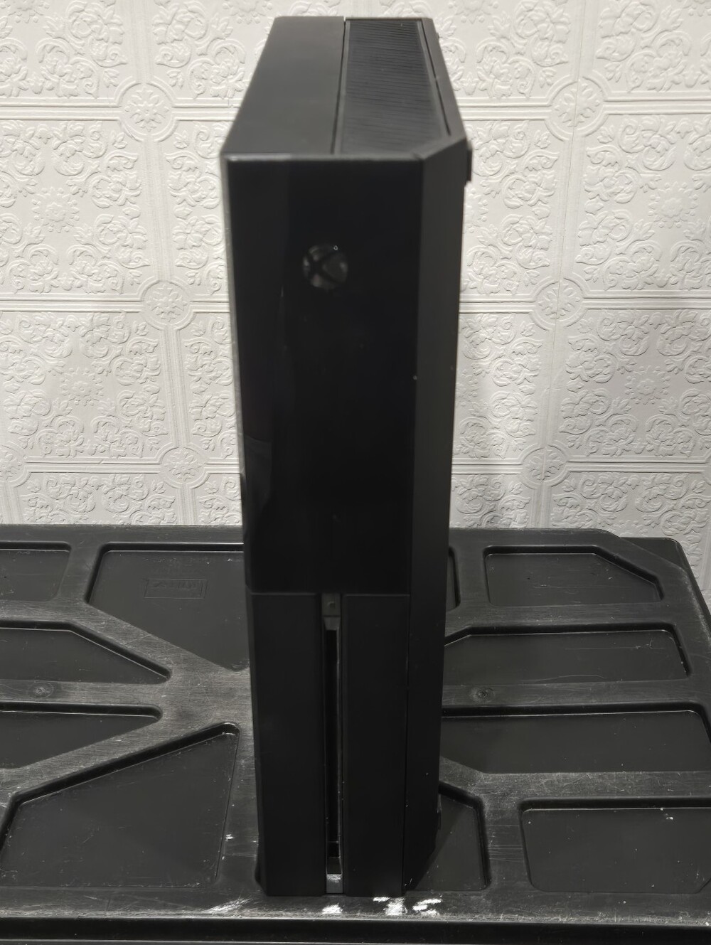 Xbox One Console (Original Model 1540) - Picture 7 of 12